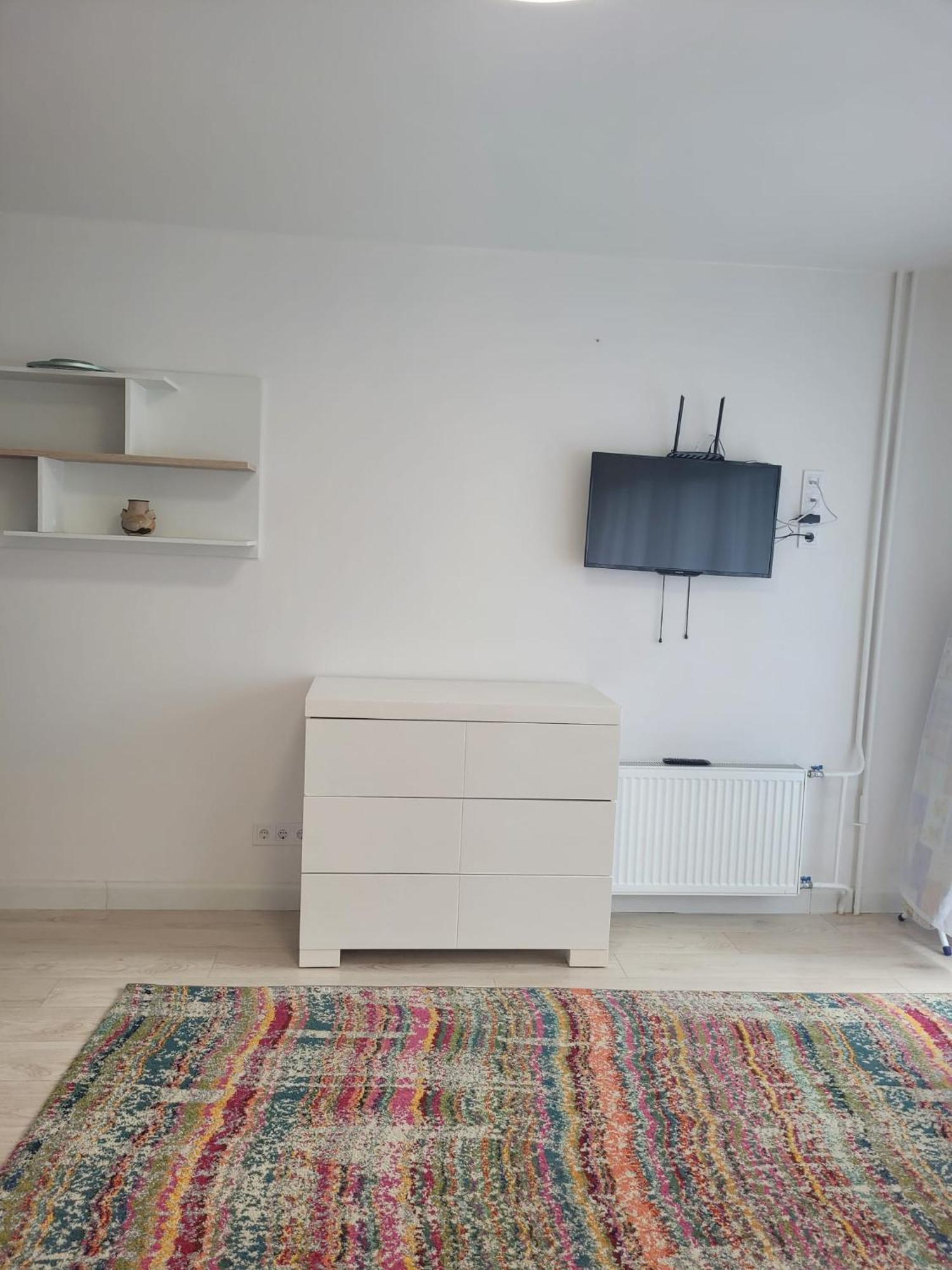 Dzīvoklis White Free Parking Self Check-inn *