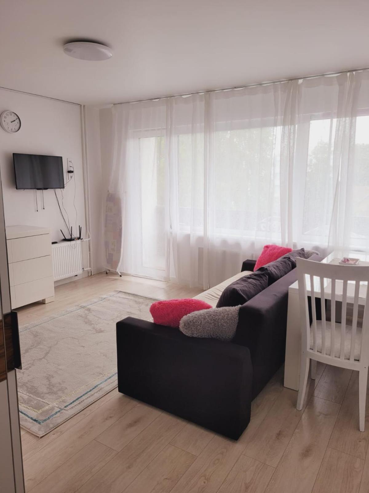 Apartment White Free Parking Self Check-inn *